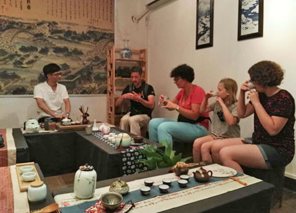 déguster du thé dans la maison du thé Guilin
