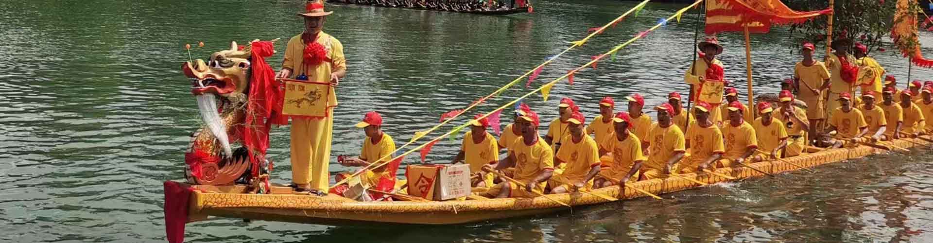 Festival des bateaux-dragons et courses pendant le fesival