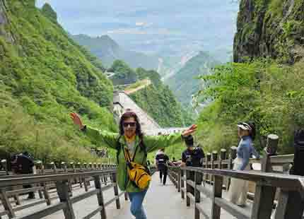 voyageur dans le mont Tianmen